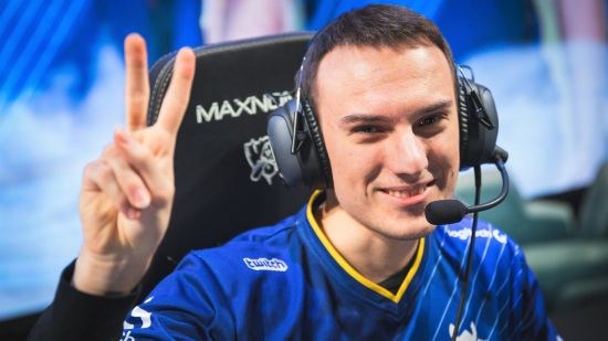 激战开启！iG与T1的巅峰对决在S15总决赛上演